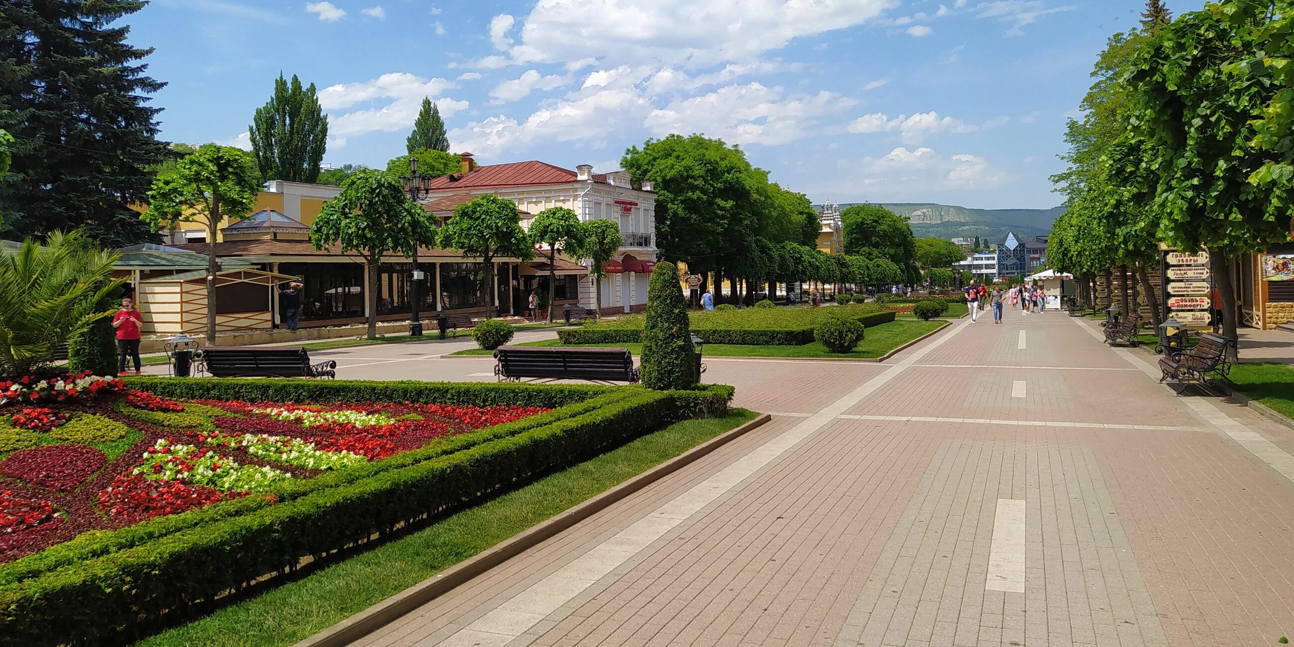 Погулять в пятигорске. Кисловодск парк Курортный бульвар. Курортный бульвар Ессентуки. Пятигорск Кисловодск Ессентуки Железноводск. Кисловодск Курортный бульвар 2022.