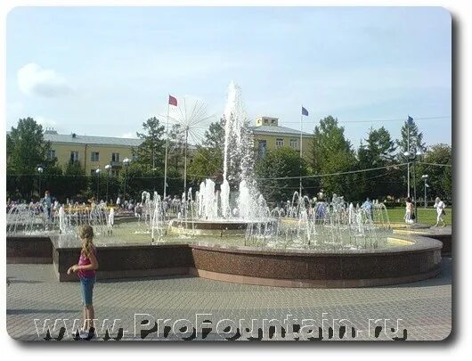 Памятник на советской площади солнечногорск. Центр солнечногорска. Тц сенеж солнечногорск. Солнечногорск площадь города. Центр солнечногорска.