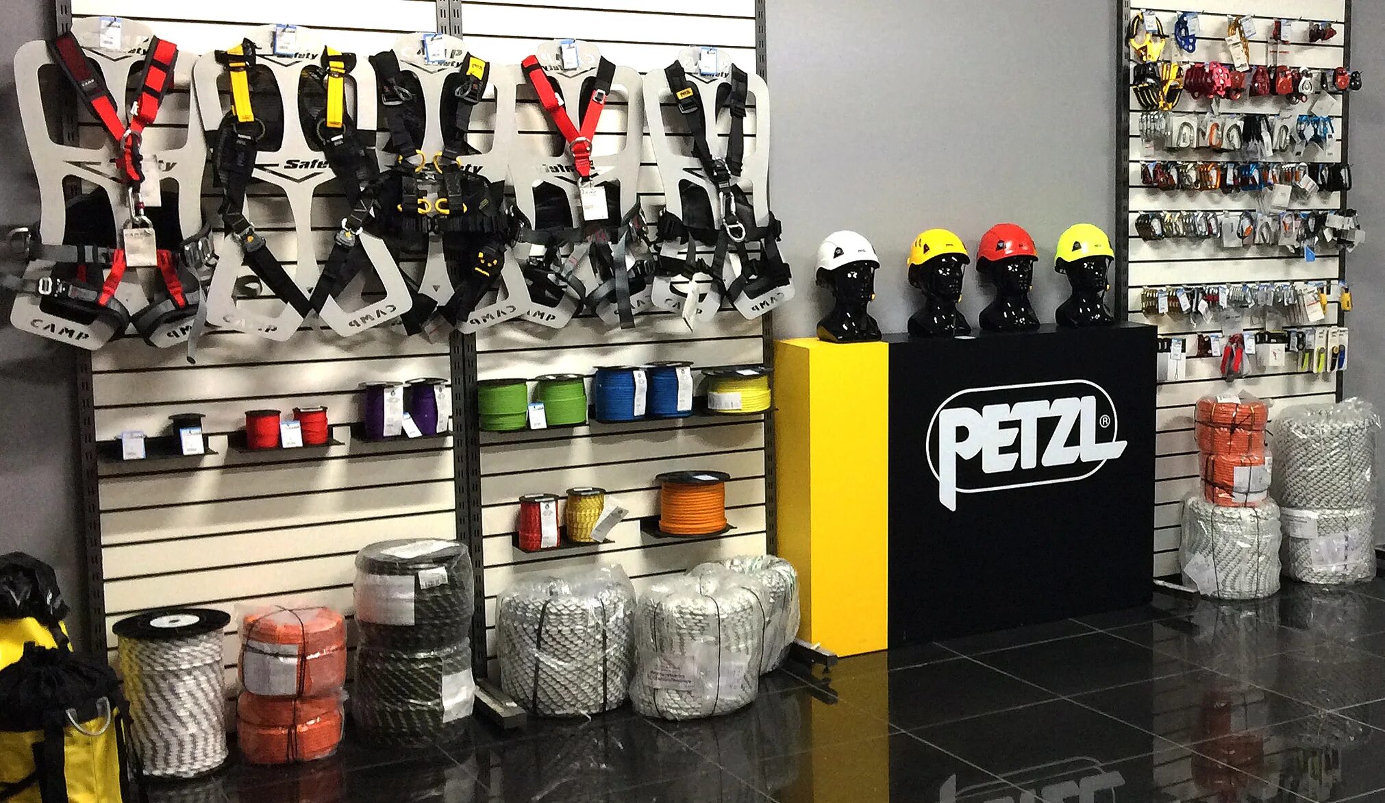 интимный магазин для взрослых. что находится в магазине 18. точка любви сеть магазинов москва. магазин 18 +. магазин точка любви.