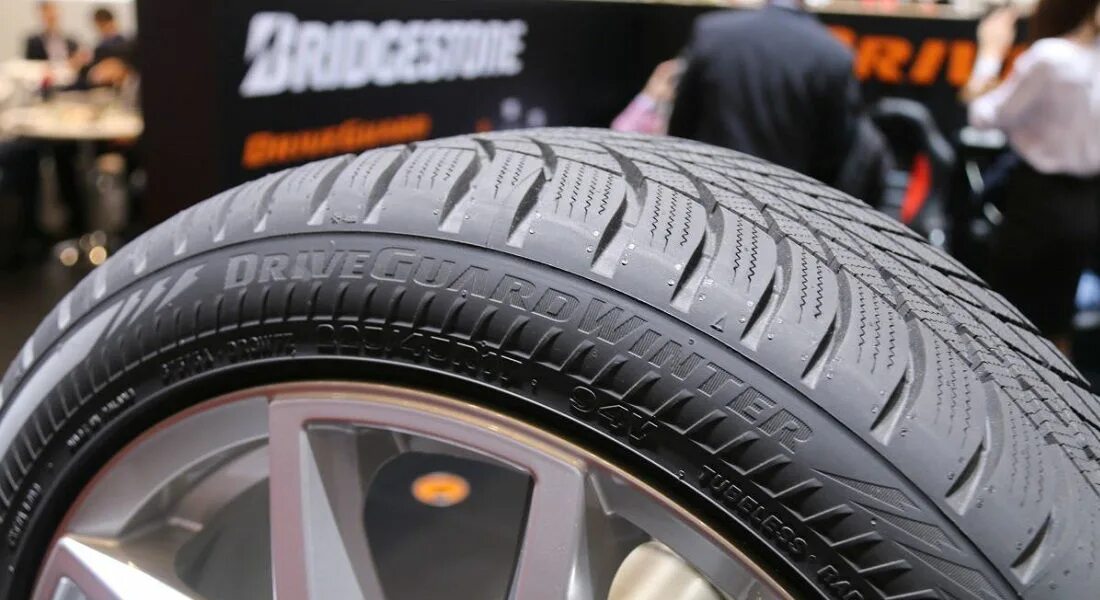 Шины runflat bridgestone. Bridgestone driveguard. бриджстоун 001. bridgestone driveguard шины. бриджстоун v810.