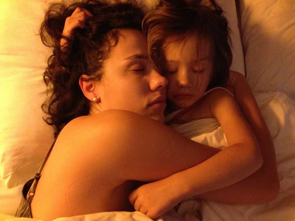 Мама и дочь сон. Спящие мамки и сестры