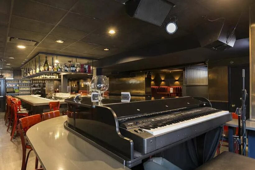 "Piano bar" / "Пиано бар" Инфоцентр туризма