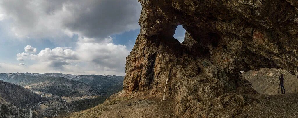 Красноярский край фото. Страшные горы. Мрачные скалы. Гора шайтан приморский край. Саймон роппель пейзажи.