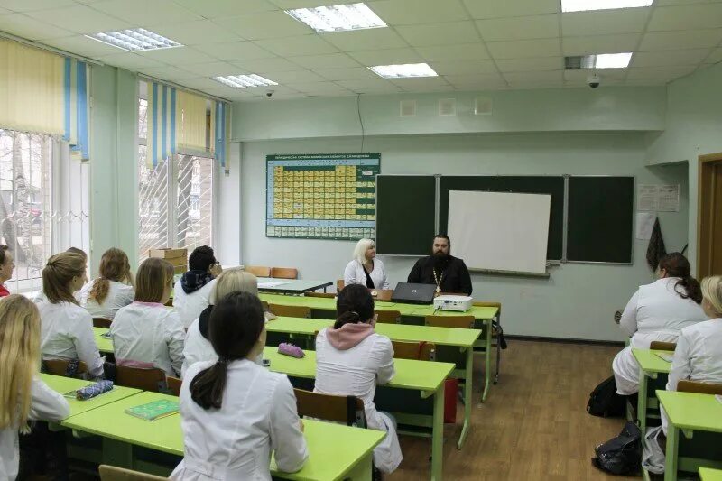 Святого луки смоленск медицинский. СБМК Смоленск. Смоленский мед колледж. Директор мед колледжа Смоленск. Базовый медицинский колледж Смоленск.