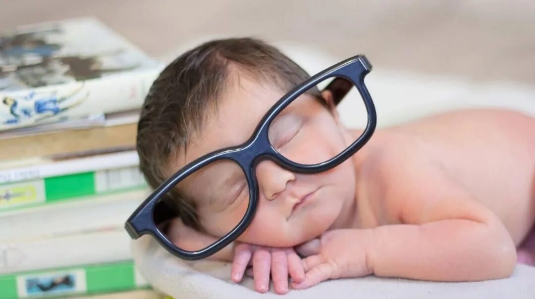 Нарушение зрения в 3. Дети с нарушением зрения. Зрение у новорожденных. Детская офтальмология. Зрение грудного ребенка.