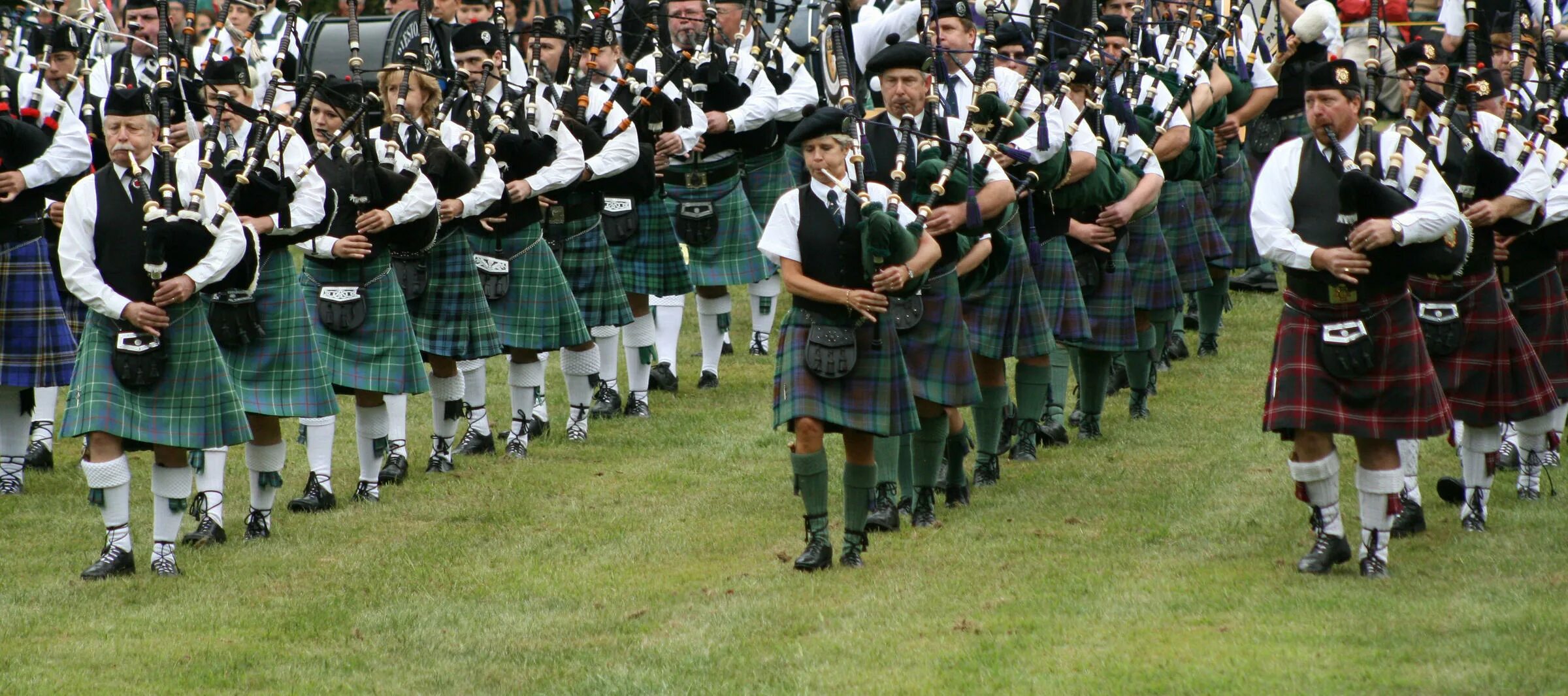 Many highland games перевод. Танец в килтах. Скотланд Пенсильвания фильм 2001. Highland games. Батл килт игра.