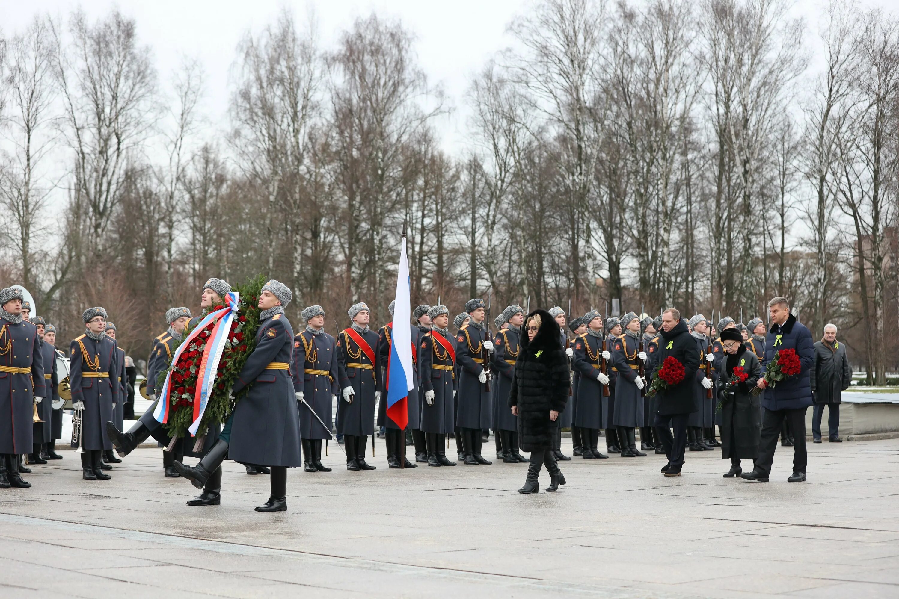 Возложение венков на пискаревском кладбище 2022. Возложение венков на пискаревском кладбище 2023. Венки на возложение. Возложение венков на пискаревском кладбище 2022. Возложение венков 27 января 2024.