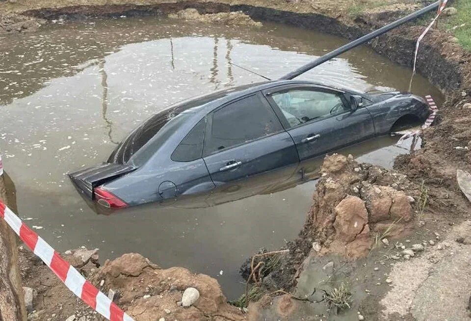 В Иркутской области утонула машина. Утопленная машина. Утонувший автомобиль.