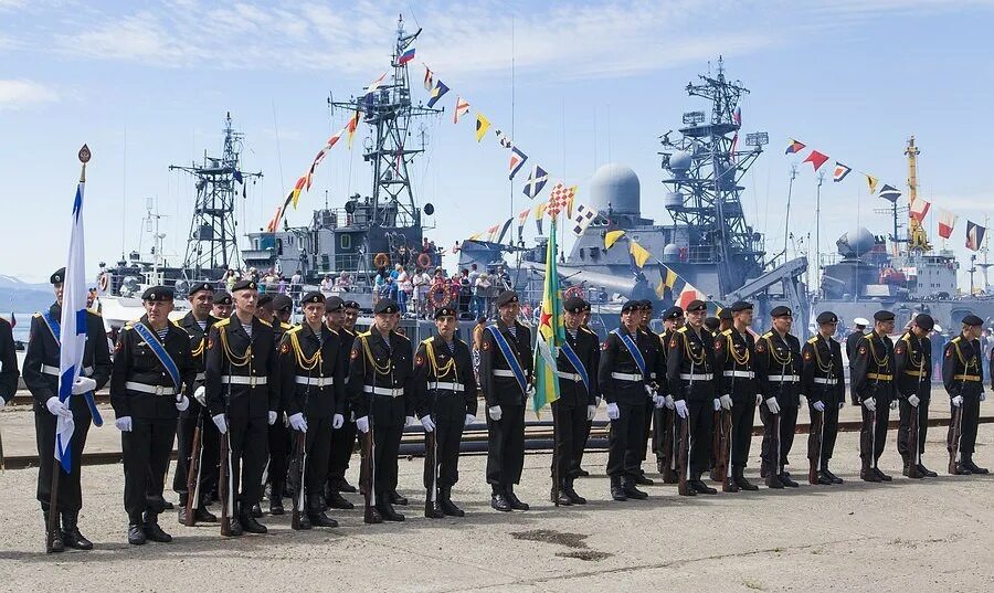 День военно морского. День ВМФ (день военно-морского флота). День ВМФ Петропавловск Камчатский 2021. 28 Июля день военно морского флота России. Парад ВМФ В Петропавловске Камчатском 2021.