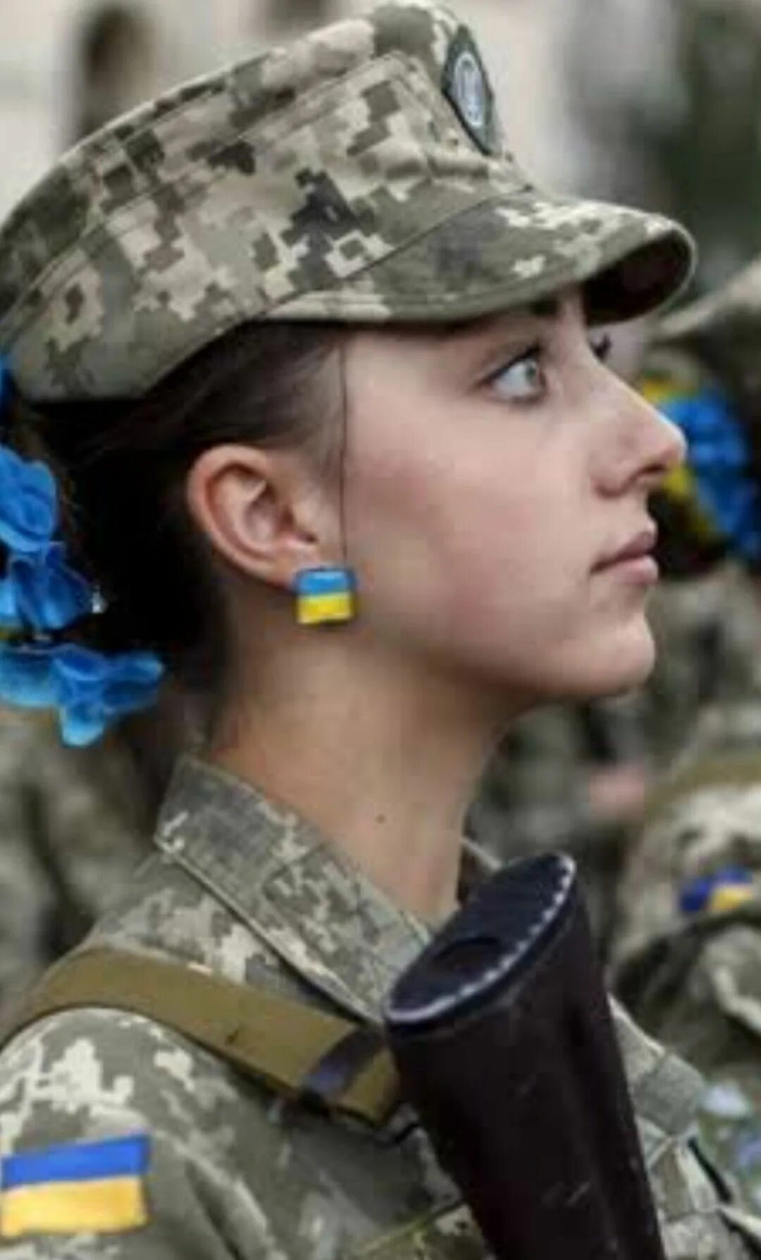 Украина девушки военные. Женщины в армии Украины. Женщины военнослужащие Украины. Украинские женщины военные. Украинские женщины военнослужащие.