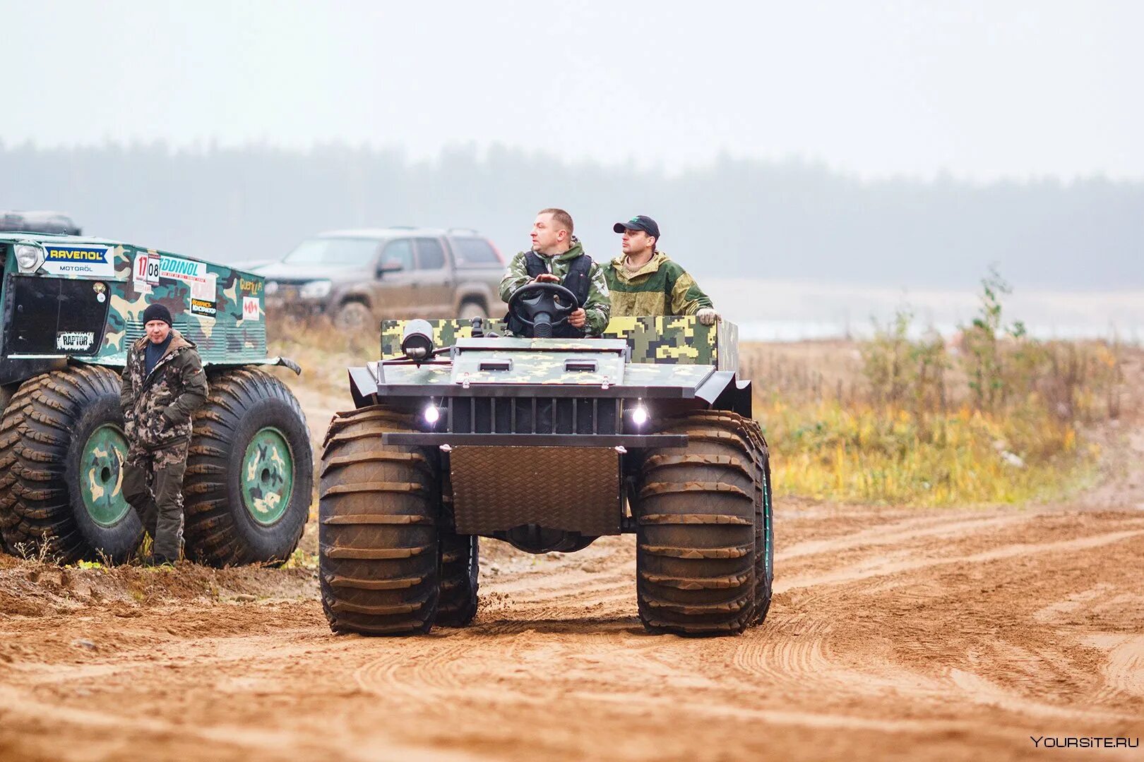 Вологодский вездеход каракат егерь. Болотоход вездеход триумф. Болотоход мт 08р. Болотоход ломолес. Снегоболотоход амфибия фантом.