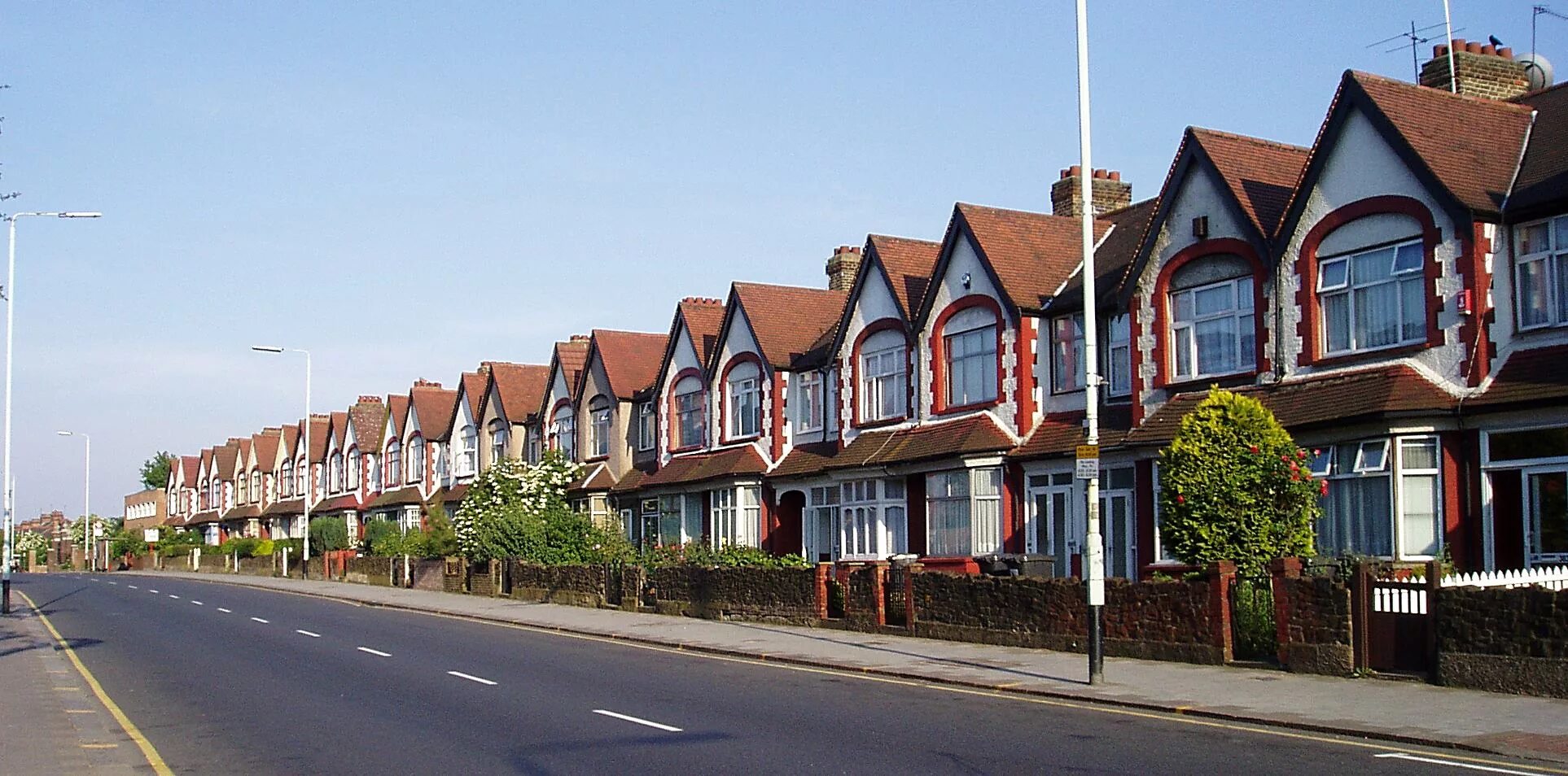 Housing in uk. Terraced Houses в Англии. Terraced Houses (Row House) Англии. Блокированная застройка Британия. A Terrace House в Англии.