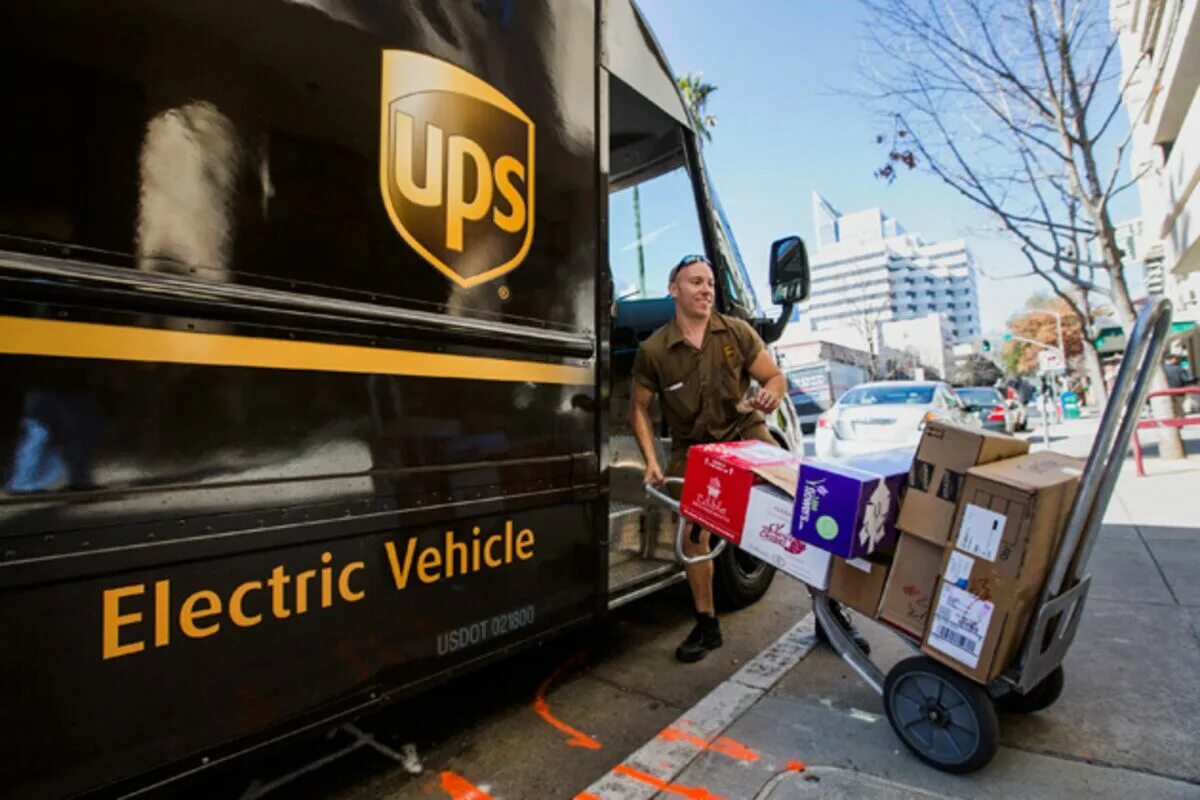 Deliver лого. Delivery company logo. Luggage storage herengracht. Доставщик америка. Ups.