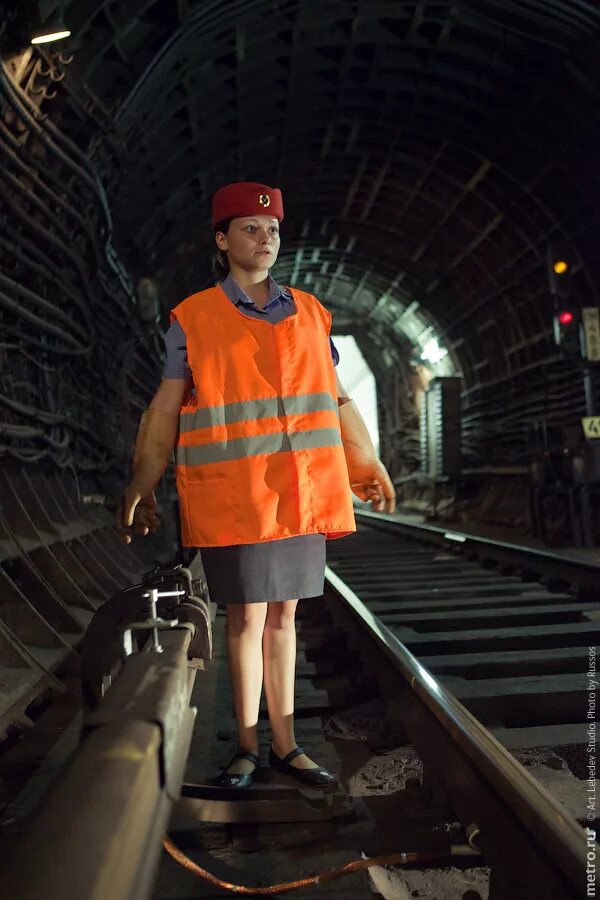 дежурные по станции московского метрополитена. дежурные по станции московского метрополитена. дежурный по станции метро. дежурный метрополитена. дежурные по станции московского метрополитена.