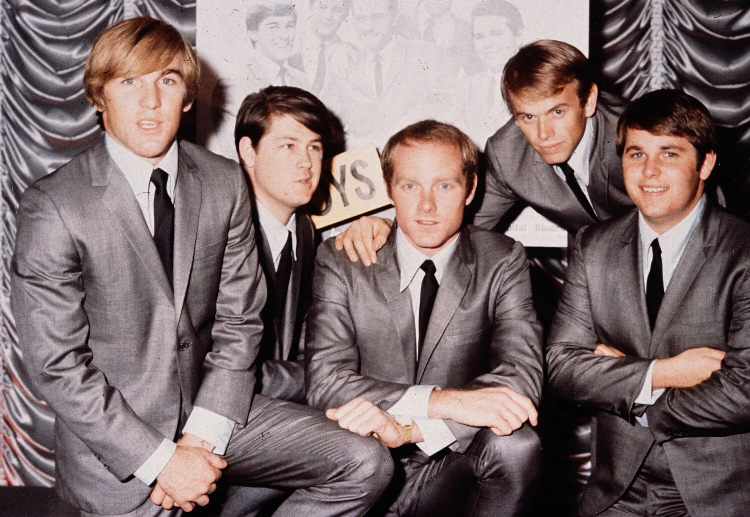 Группа без основ. Группа Бич Бойз. Бич Бойз фото группы. The Beach boys 1965. The Beach boys 1961.