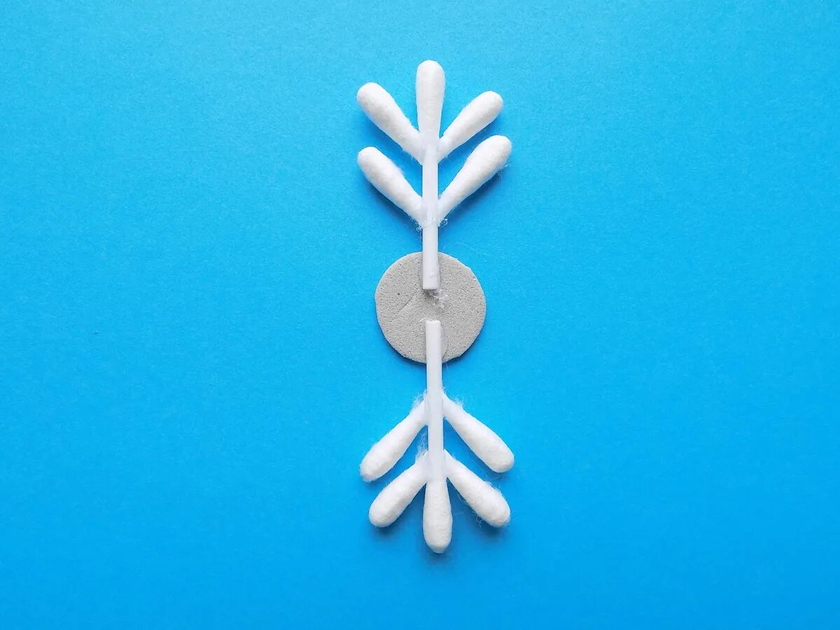 снежинки из ушных палочек. новогодние снежинки из ватных палочек. звезда из ватных палочек. сгежин изватных палочек. снежинки из ушных палочек.