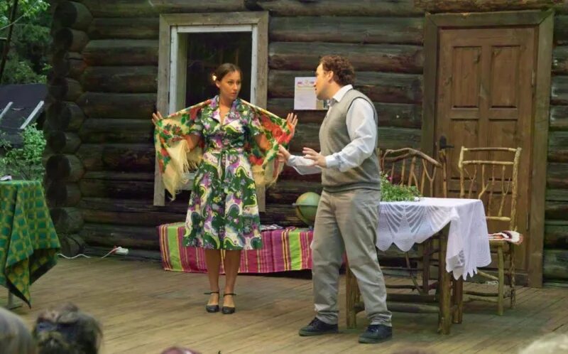 александр вампилов дом окнами в поле. до с окнами в полекратко. дом окнами в поле 1979. дом окнами в поле книга. деревенский домик.