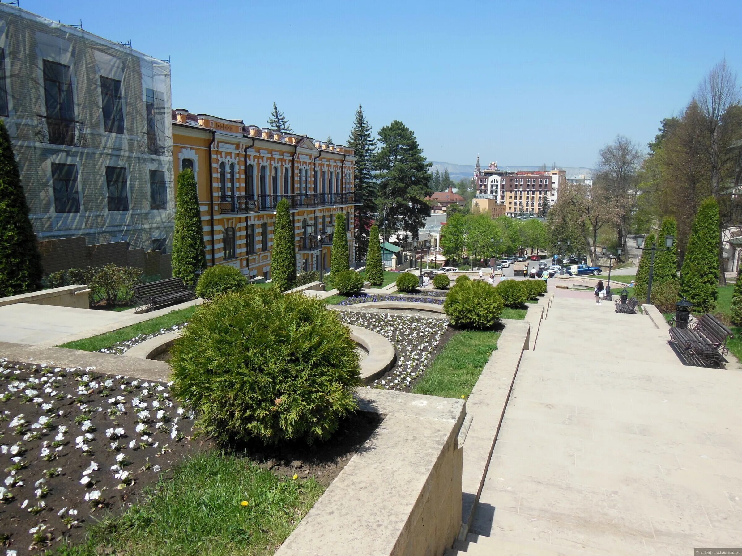 Погода в кисловодске в конце апреля. Кисловодск парк в апреле. Кисловодск апрель 2023. Весенний Кисловодск. Кисловодск весной.