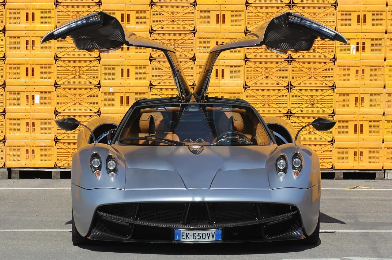 Автомобиль за 1 млн. Pagani Huayra. Pagani Huayra Цукерберга. Машина за 1000000. Машины настоящее.