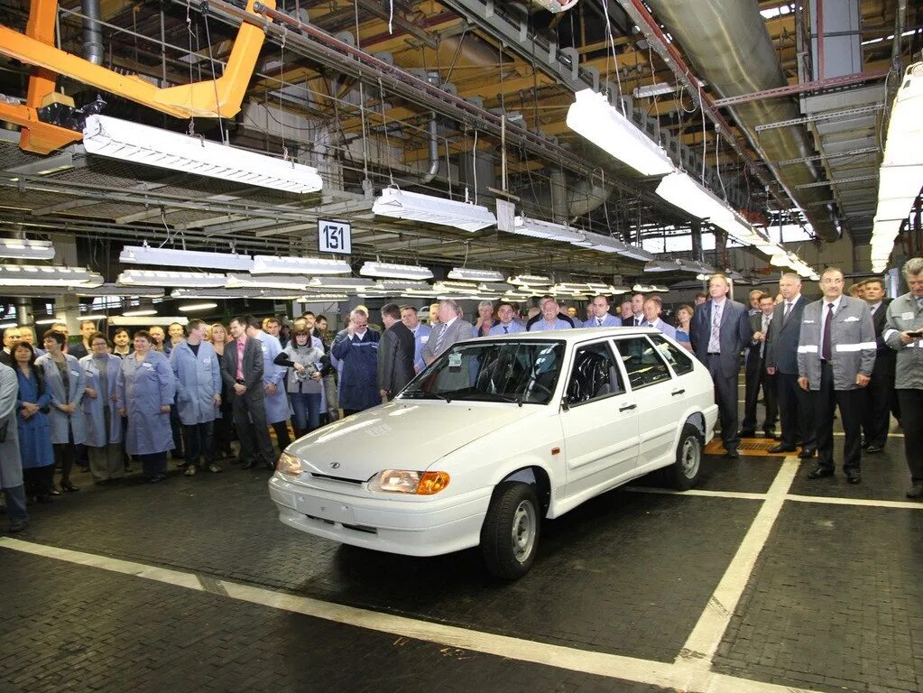 Завод производитель ваз. Завод производитель ваз. Автоваз конвейер ваз 2101. Ваз 2101 жигули с завода. Ваз 2121 на конвейере.