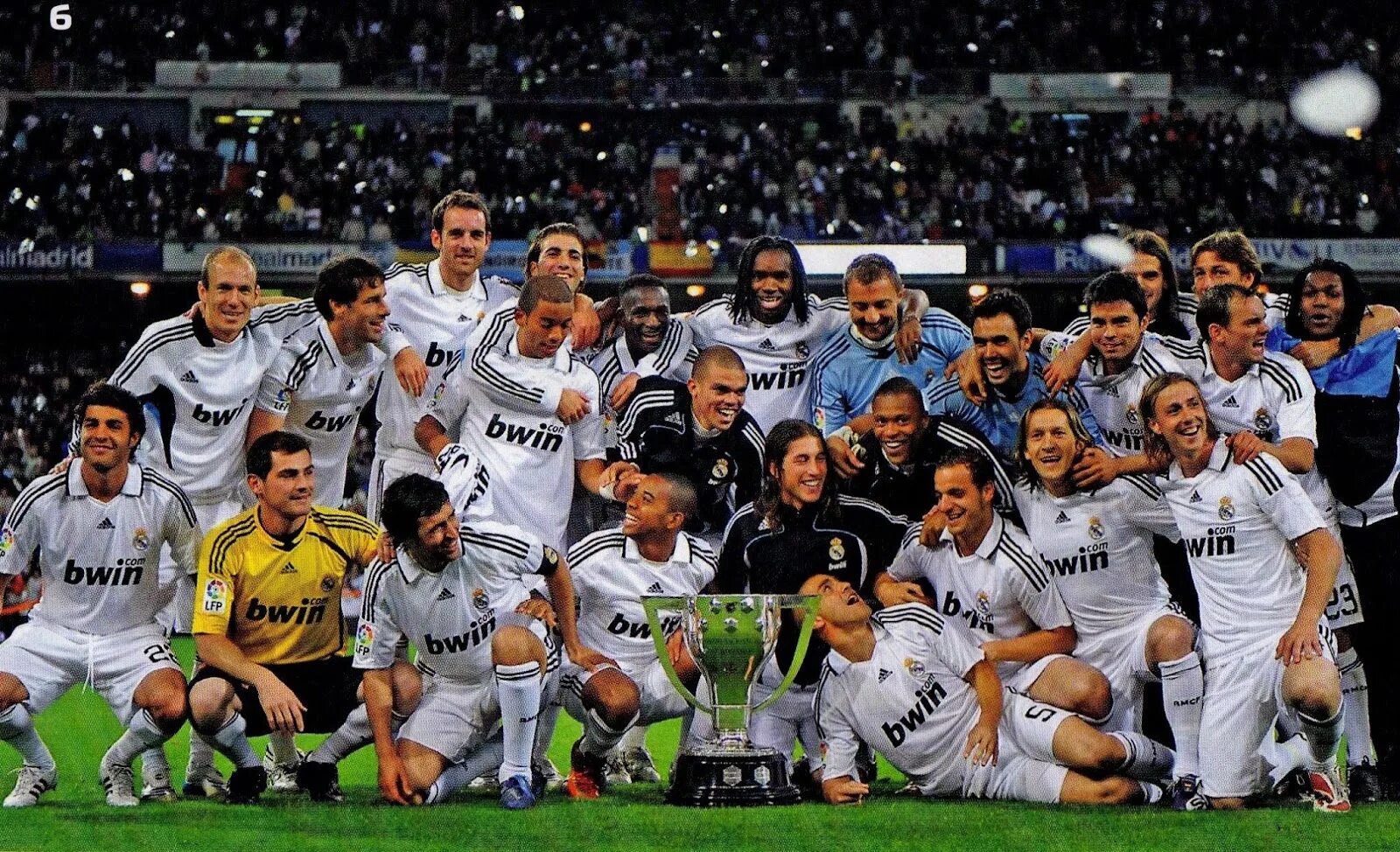 Форма реал мадрид 2007-2008. Реал мадрид 2018. Реал мадрид реал мадрид. Реал мадрид спб. Реал мадрид спб.