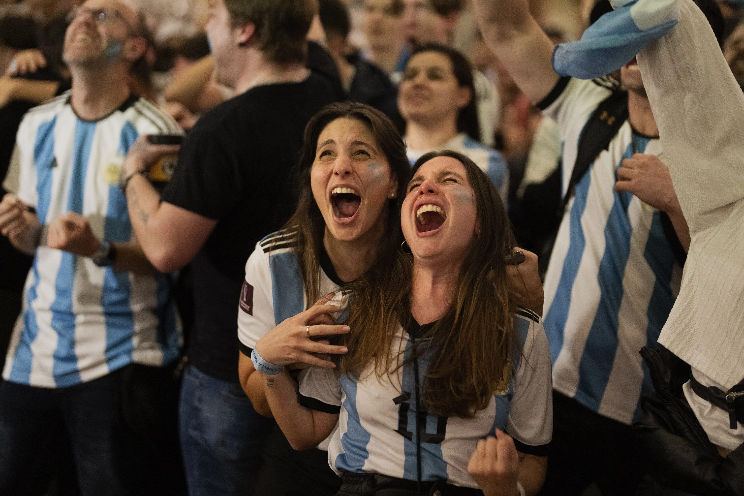 Fans go. Argentina Fans. Glory Fans.