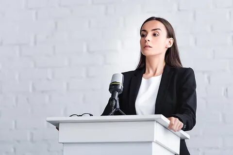 Девушка увидела стоячий