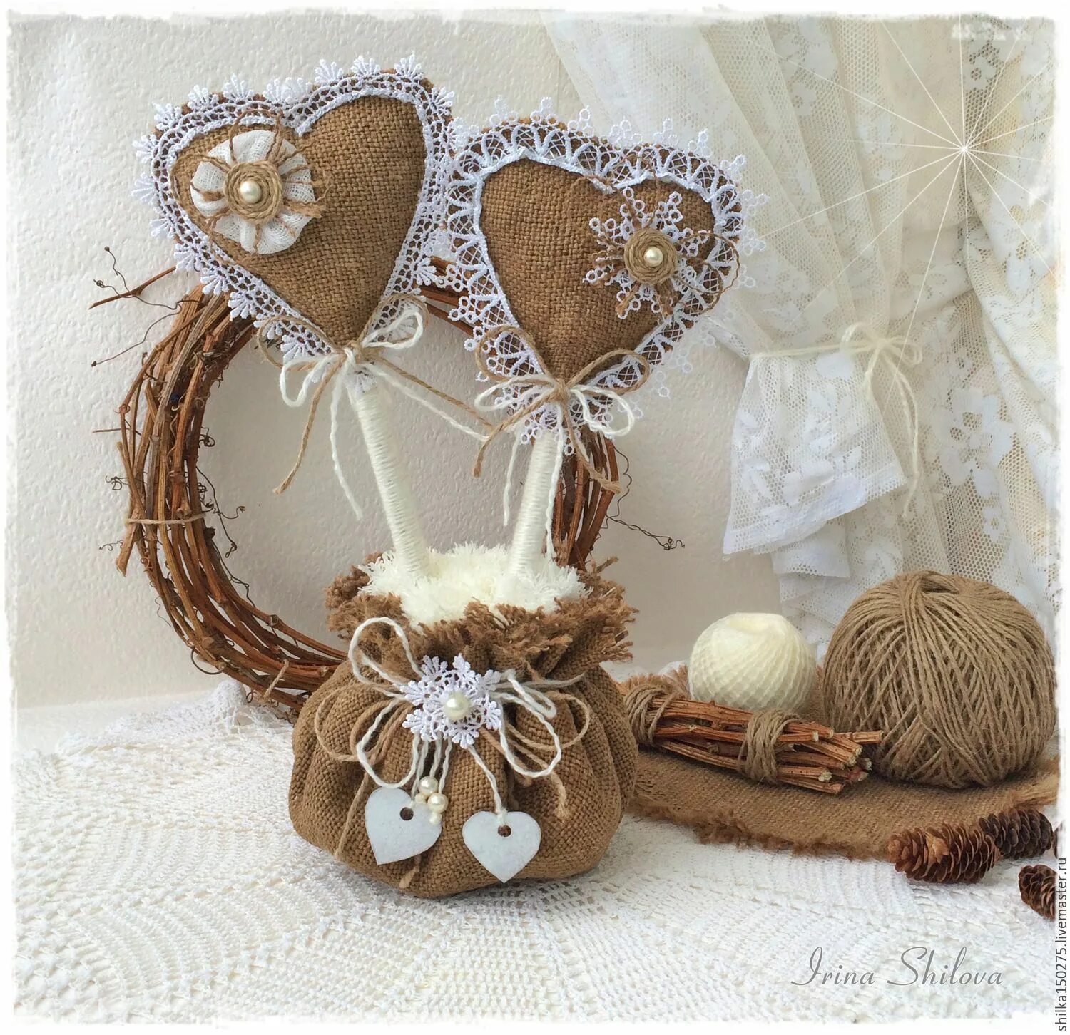 поделки из дерева. красивые броши из бисера. вещи из дерева. сувениры из мешковины. поделки ручной работы.