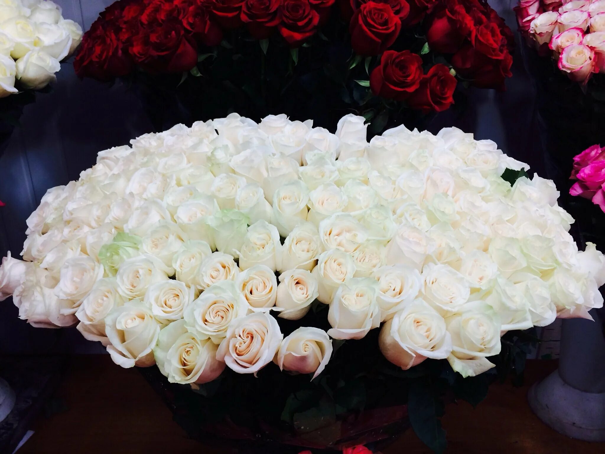 Цветы красивые роскошные. Роскошный букет. Дорогие розы. Букеты красных роз эстетичные. Роскошной женщине роскошные цветы.