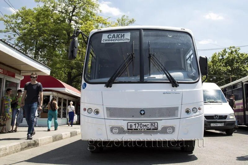 Автобусы симферополь город. Автобус Симферополь Саки. Автобус Саки Ялта. Автовокзал Саки Крым. Крымские автобусы Саки.