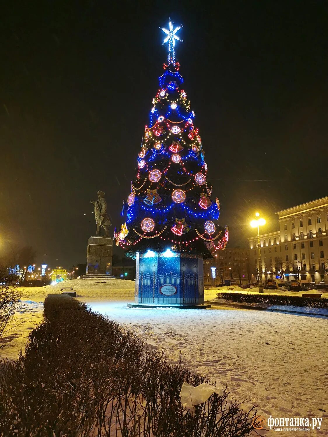 Где проголосовать в петербурге. Петербург перед новым годом. Питер новый год день. Черная речка на НГ В 2018 году СПБ. Оформление улиц Питера к новому году 2023 Фонтанка.