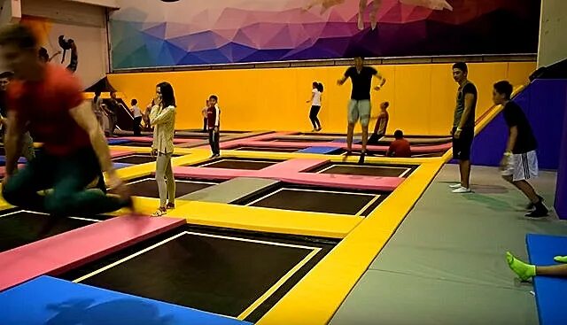 Олимп батуты сочи. Батутный центр адлер. Герой парк сочи батутный центр. Герой парк сочи батутный центр. Сочи центр батутов.