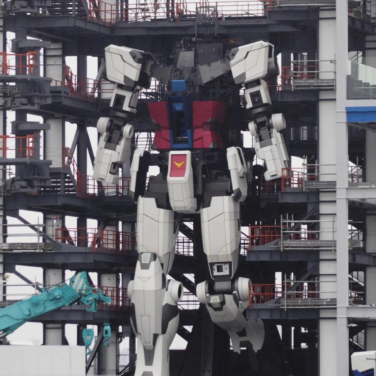Робот гандам. Gundam робот в японии. робот гандам в токио. статуя гандама. gundam yokohama.