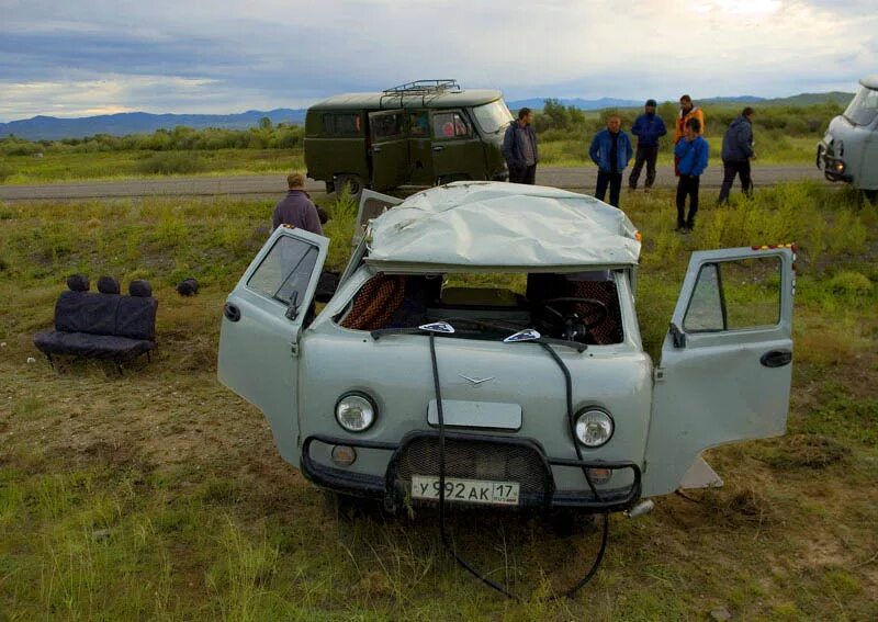 Уаз бортовой в кызыле. Toyota camry 40 зеленый. Дром тыва автомобили. Авторынок кызыл уаз 469. Уаз 3159 посейдон.