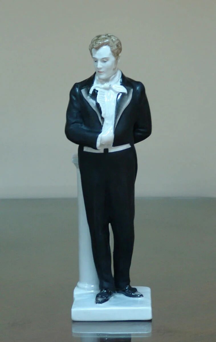 статуэтка онегина