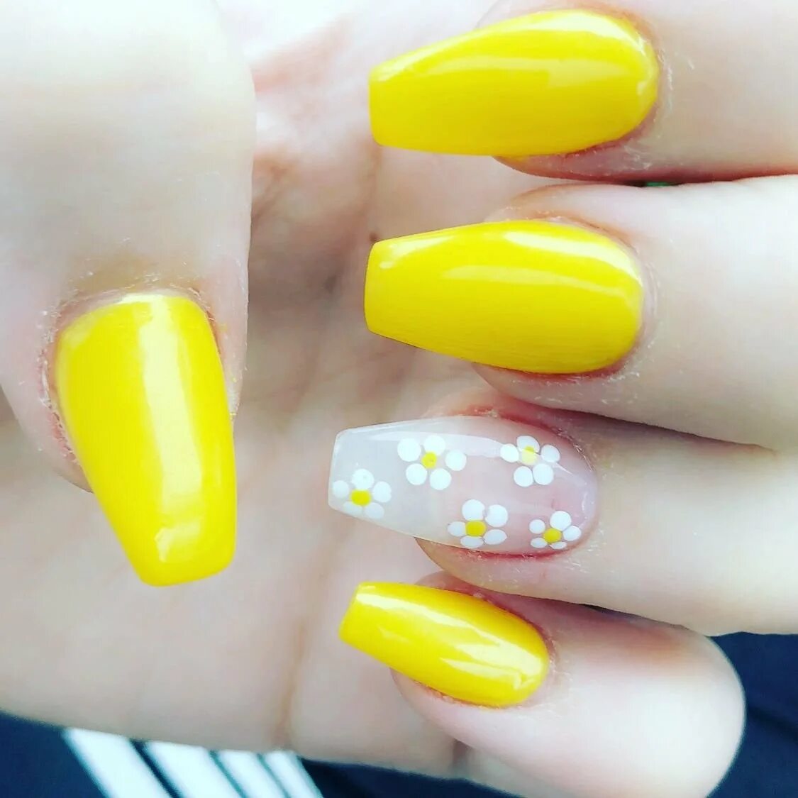 Дизайны желтых маникюр ногтей. Желтые ногти. Маникюр с жёлтым цветом. Маникюр жёлтый с розовым. Летний маникюр желтый.