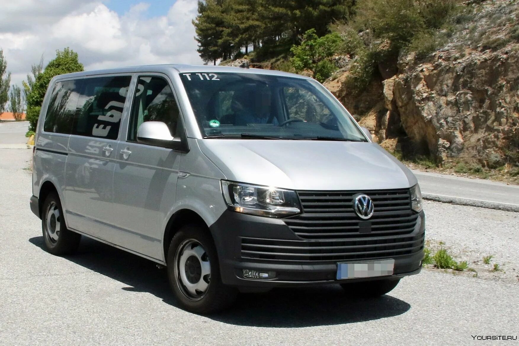 Лучший бусик. Фольксваген транспортёр бандитский. Фольксваген мультивен 2009. Лучший бусик. Тойота гранвия 2020.