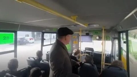 Автобус утром вышел