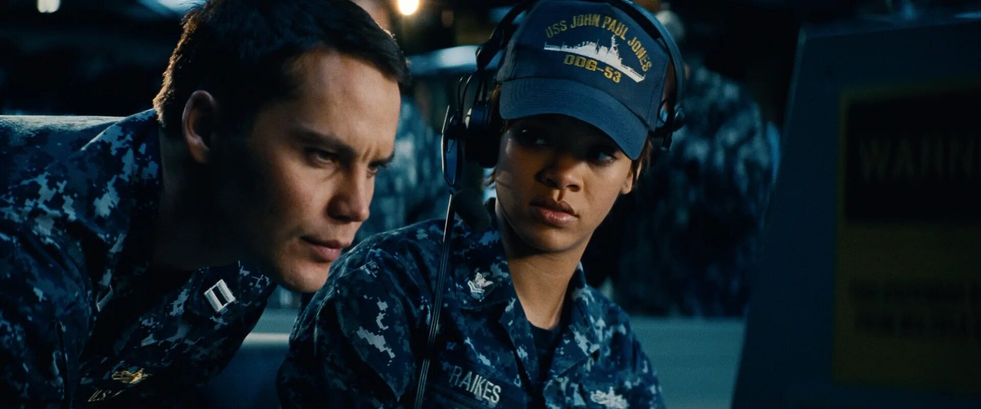 морской бой фильм 2012 рианна. морской бой 2012. тейлор китч морской бой. морской бой фильм 2012. александр скарсгард морской бой.