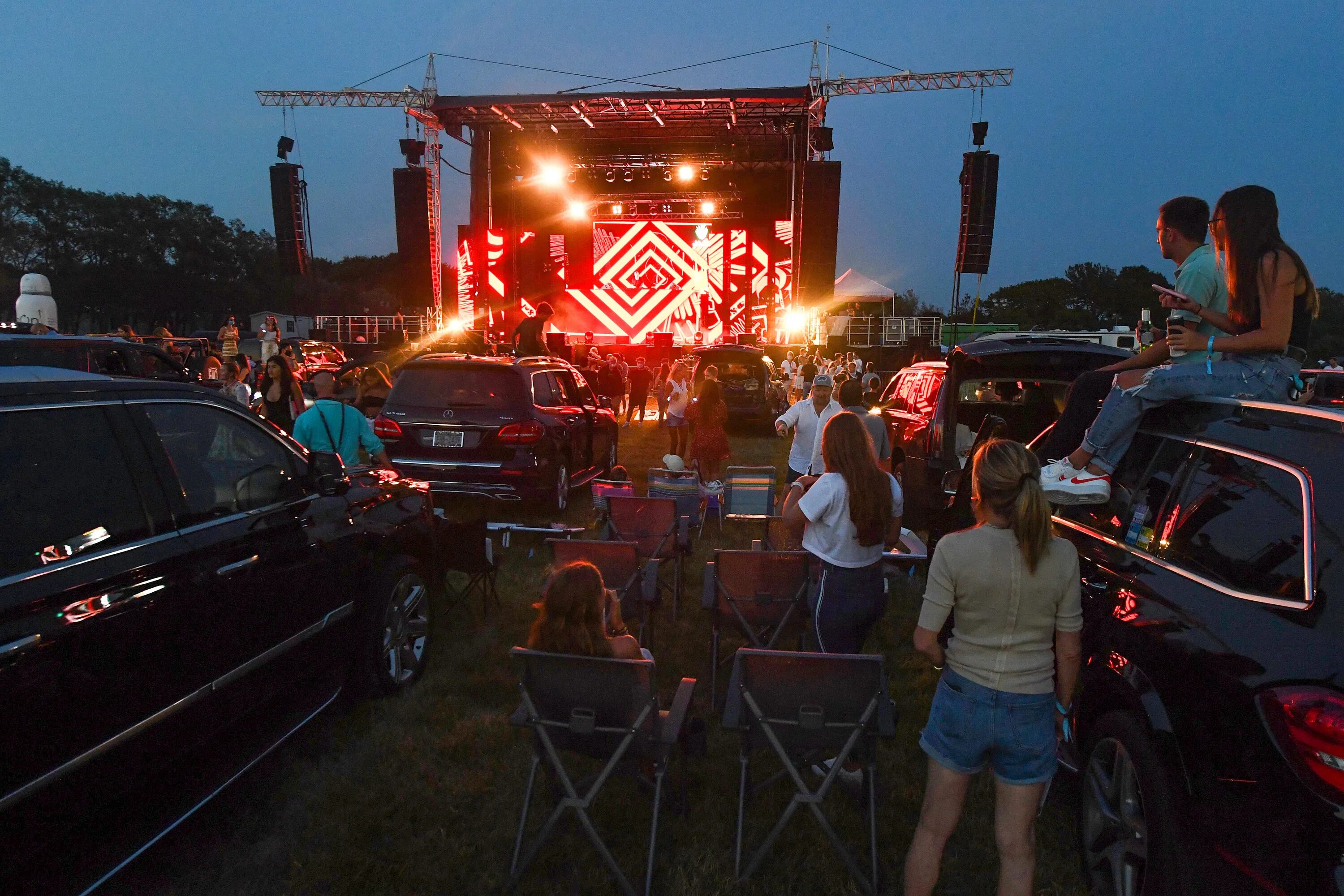 They driving to new york. Drive in Concert.