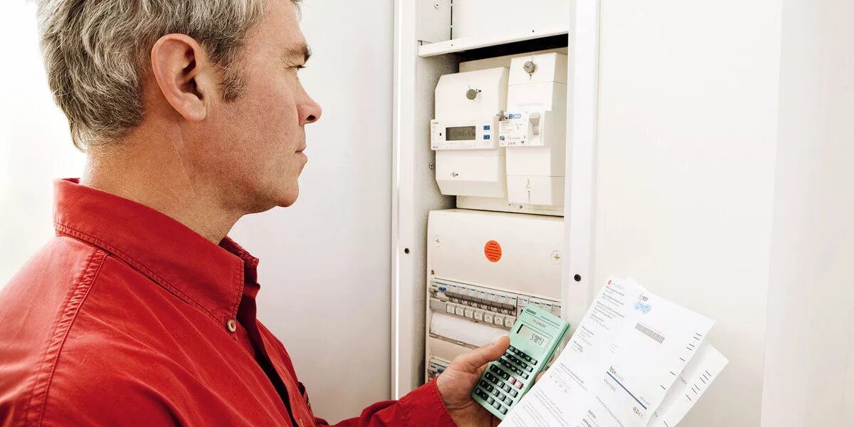Жкх электроснабжение. Долг по электроэнергии. Снятие показаний электросчетчика. Жкх электричество. Услуги жкх.