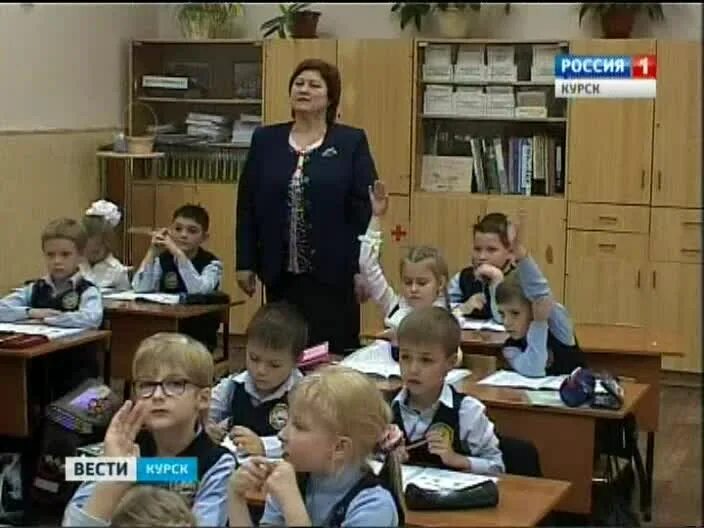 в каком году была построена школа в красногорске номер 15. школа 33 астрахань. учитель в школе. школа 18 учителя начальной школы. конева елена петровна 33 школа озерск.