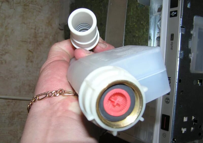 Фильтр подачи воды в посудомоечной машине бош. Клапан подачи воды для посудомоечной машины Bosch. Входной фильтр подачи воды для стиральной машины бош. Заливной клапан посудомойки бош. Фильтр подачи воды в стиральной машине