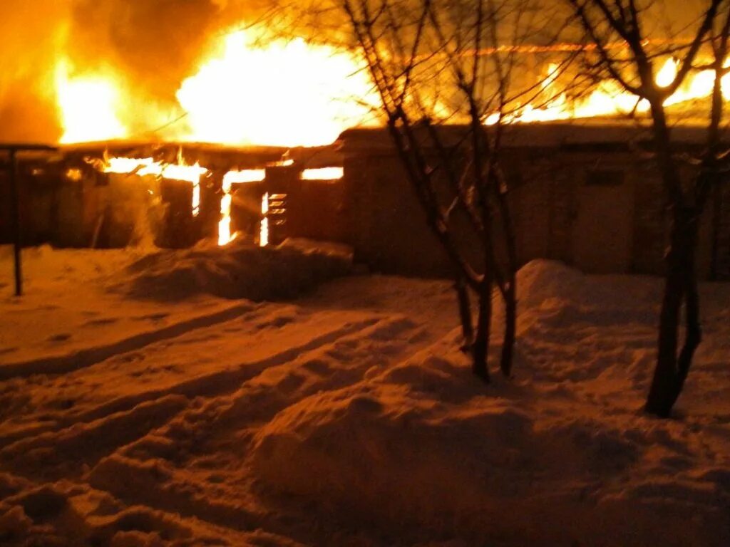 Пожар Губкина. Пожар в Губкине. Пожар в Губкинском. Пожар в Губкине вчера. Губкин горит дом