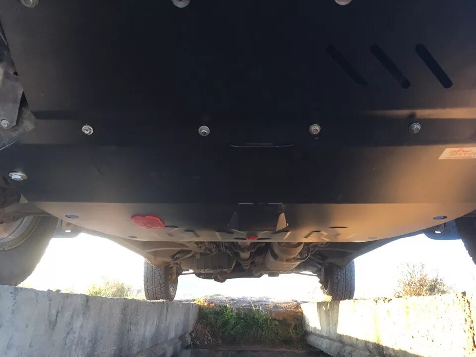 Крепление защиты лансер 9. Защита картера автоброня vw passat. Автоброня установка. Защита двигателя форд фокус 2 автоброня. Daewoo nexia 2010 защита картера.