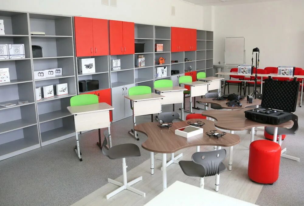 Примера учебный центр. Мебель для школьного кабинета. Современная мебель для школы. Мебель для образовательных центров. Точка роста мебель для школы.