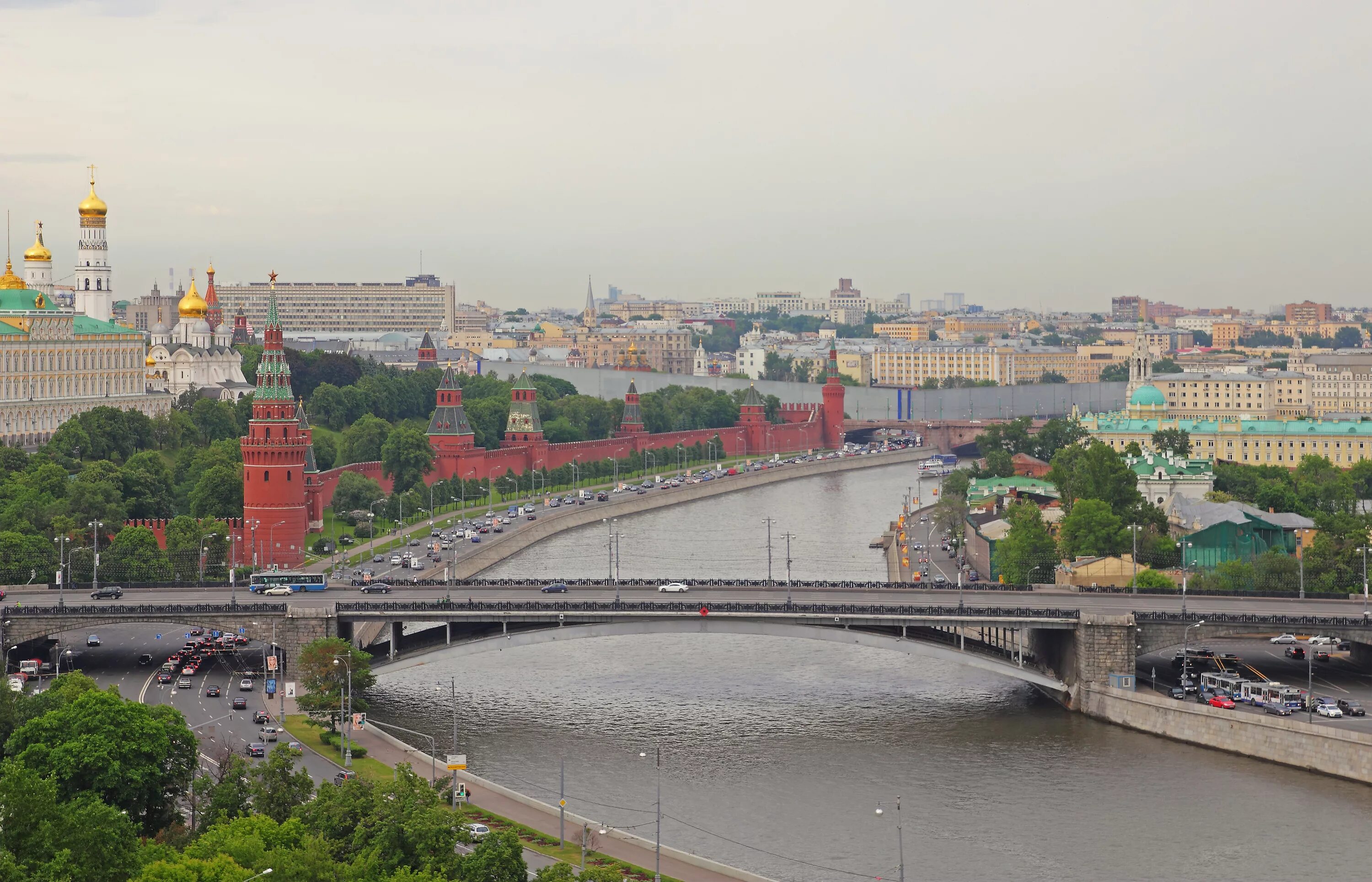 Фото википедия. Большой каменный мост в Москве. Каменный мост и Москворецкий мост в Москве. Большой Москворецкий мост Москва реки. Боровицкий мост Москва.
