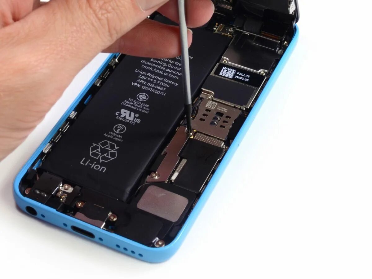 Замена аккумулятора iPhone 5/5с недорого в Москве. Цены на замену батареи айфон 