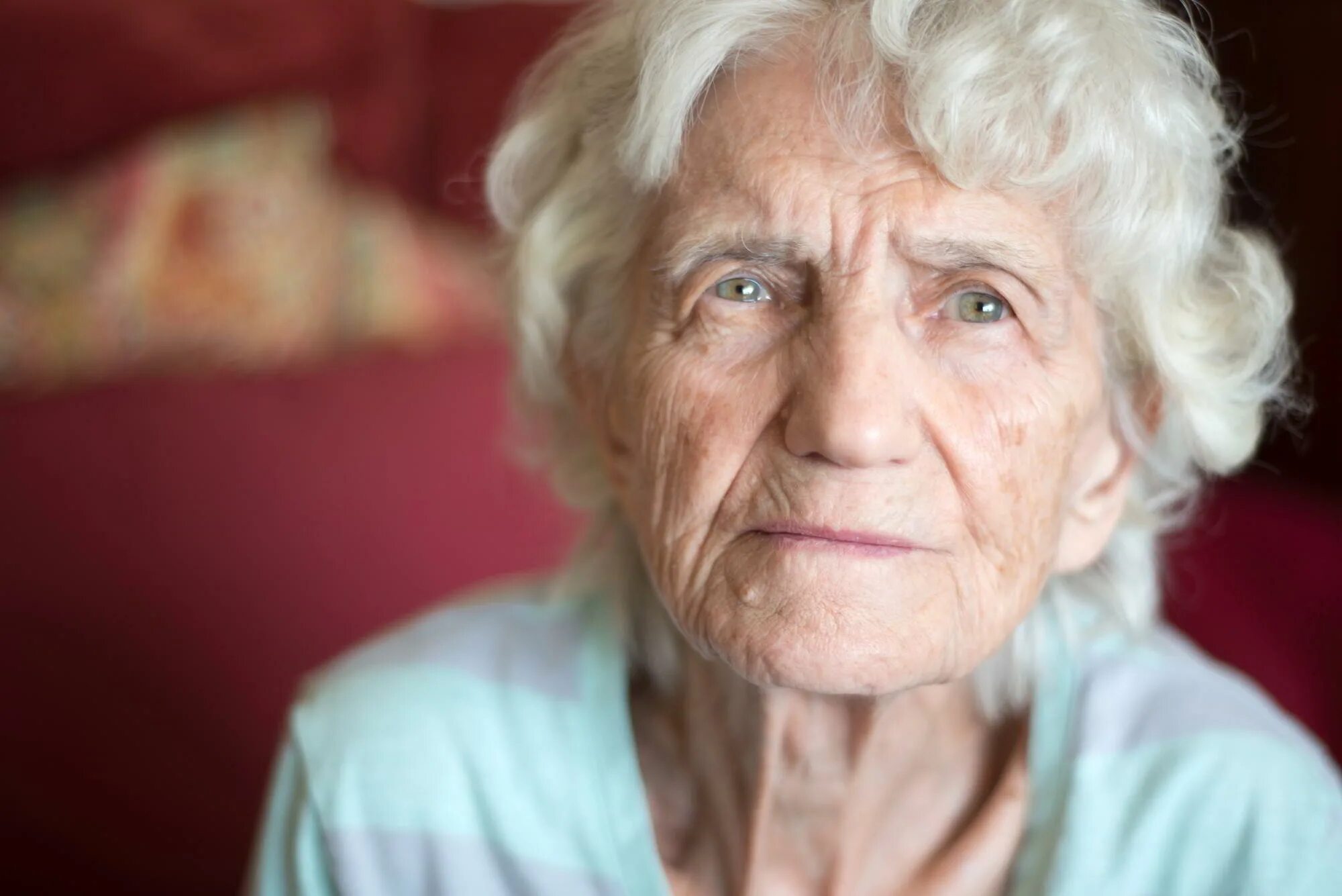 Старческое лицо. Лицо старой женщины. Что такое деменция у пожилых женщин. Старческий цвет волос.