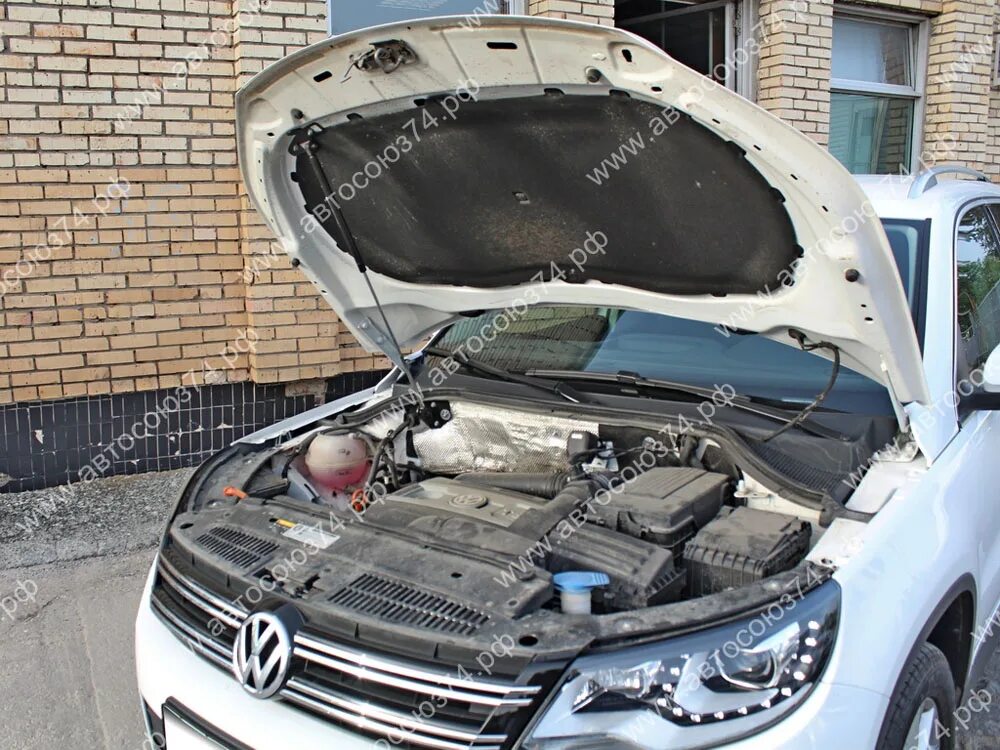 Капот Фольксваген Тигуан 2013 года. Капот Volkswagen Tiguan 2007-2016. Гидроупоры для капота VW Tiguan. Капот Тигуан 2.